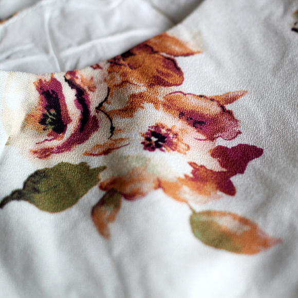 Ivory Crepe Floral Shift Trumpet Sleeve Dress - Picture 4 of 5